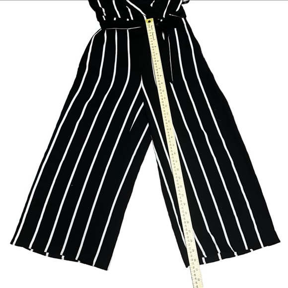 NWT By & By Wide Leg Capri Romper Size 1 Juniors Jumpsuit Striped Black White XS - Picture 10 of 12